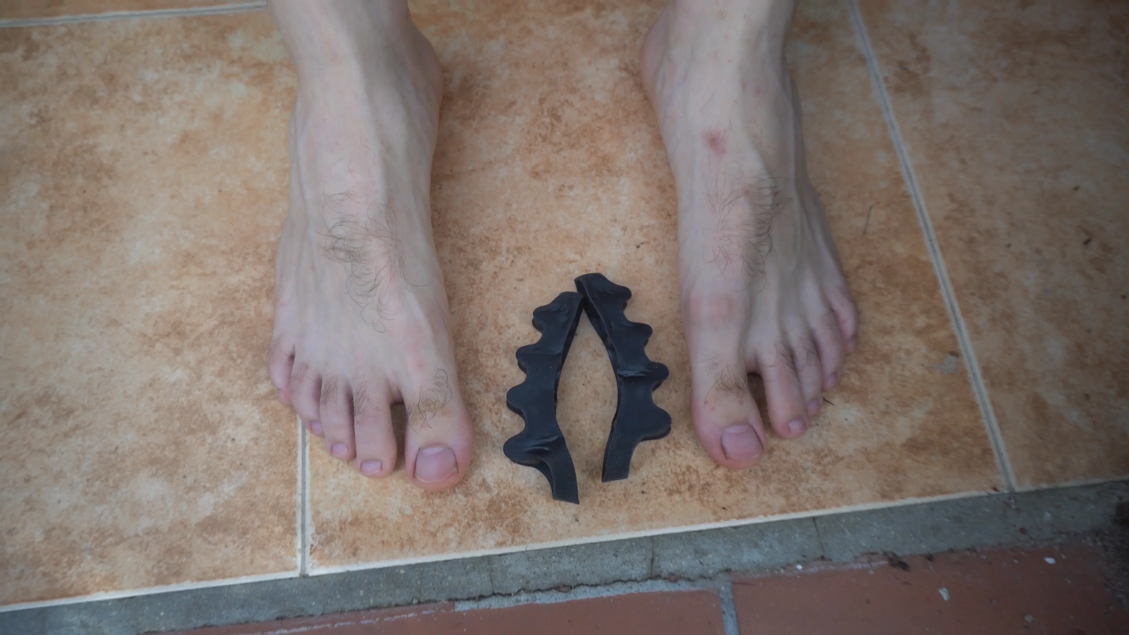 Reviv x Biomechaneer Toe Spacers, Soft Medical-Grade Silicone, 1 Pair - Image 3
